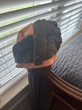 Vintage Dana Marte Two-Tone Turban Hat in brown velour and Peach